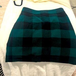 Woman’s size zero j crew skirt. Never been worn black and green checkered.